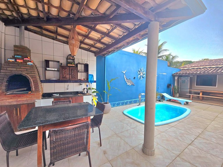 Casa branca com 3 dormitórios em Arraial