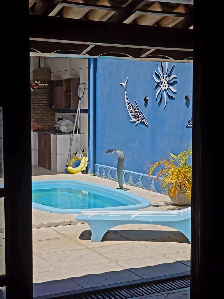 Casa branca com 3 dormitórios em Arraial
