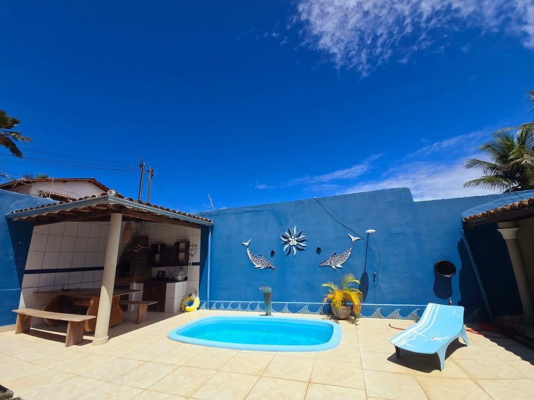 Casa branca com 3 dormitórios em Arraial