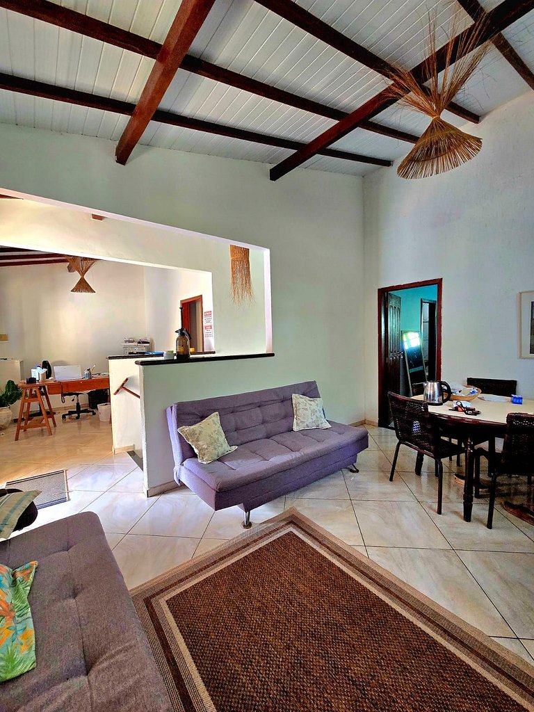 Casa branca com 3 dormitórios em Arraial