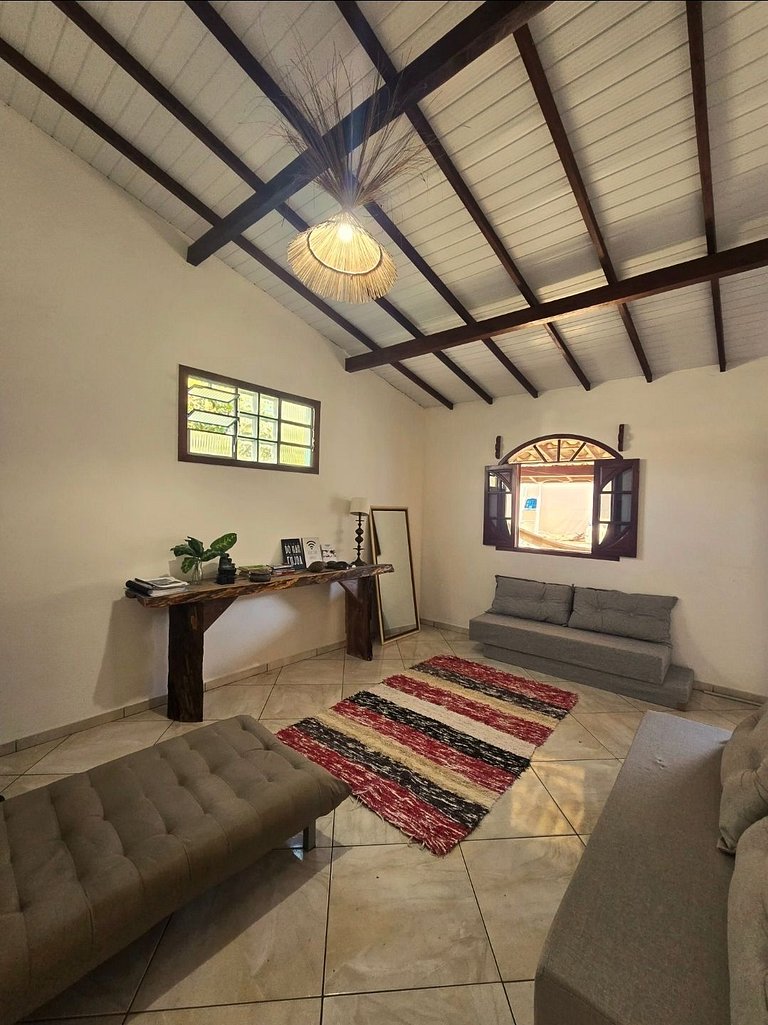 Casa branca com 3 dormitórios em Arraial